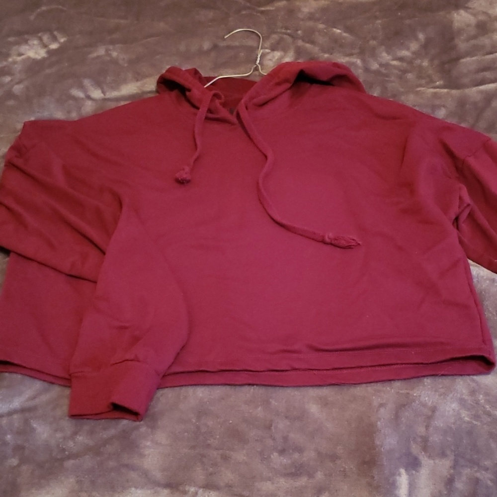Long-sleeved crop top